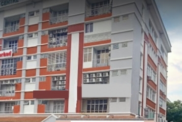 Ground floor shop lot