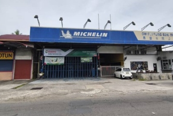 Six Adjoining Commercial Land with a Tyre Service Centre and a Warehouse Erected Thereon