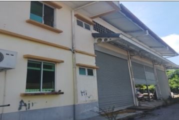 SEMI-DETACHED BUILDING FOR INDUSTRIAL PURPOSES